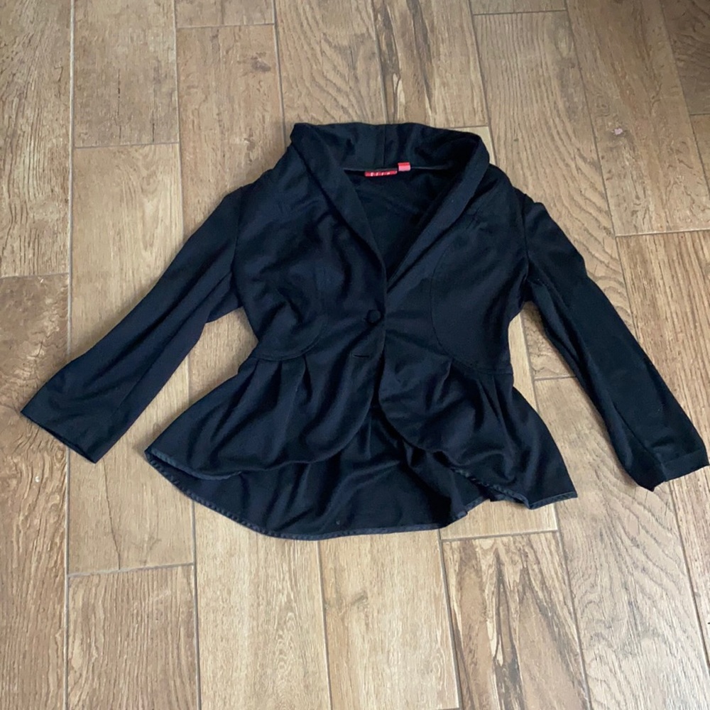 Cute black blazer 😍